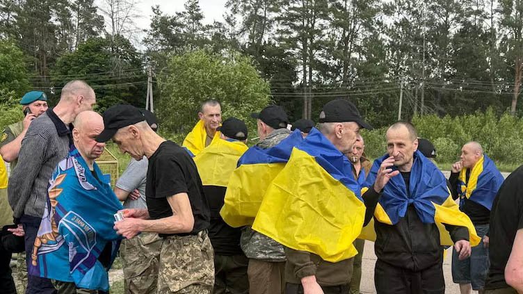 Ukraine and Russia exchange POWs in latest swap